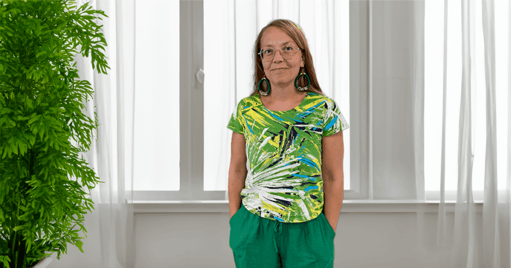 Laura, Tehdenin viestintäsuunnittelija.