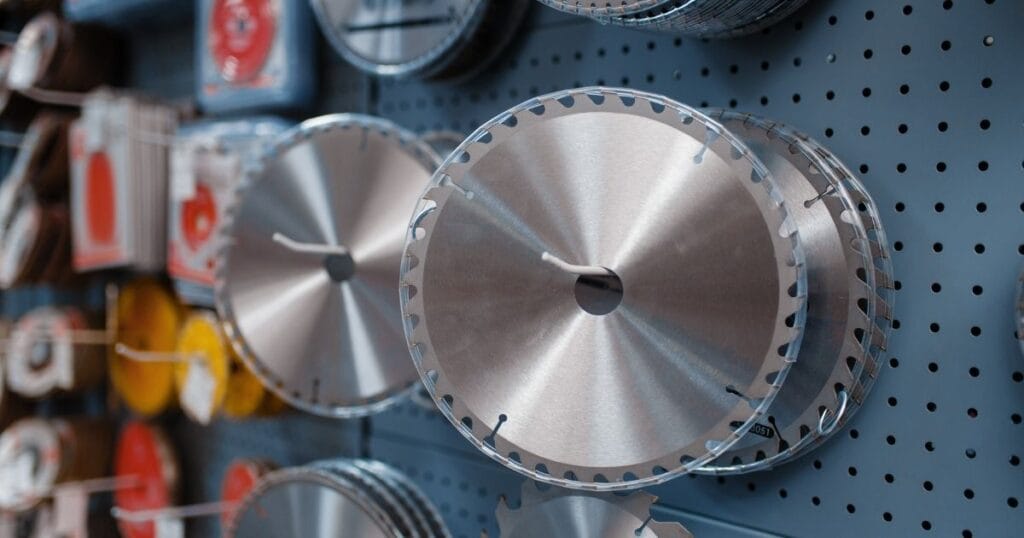 Rautakaupan varastonhallinta ja myymäläjärjestelmä on elinehto, jotta toiminta on kannattavaa.