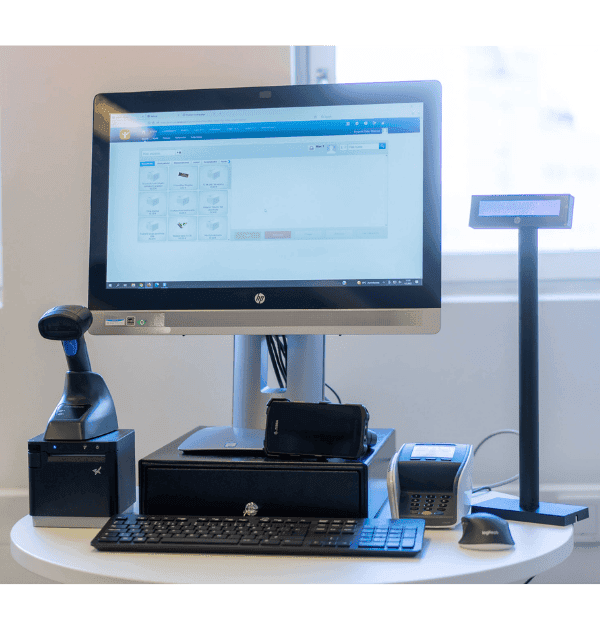 Kassajärjestelmä, maksupääte ja kassalipas.