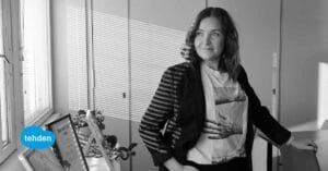 Markkinointipäällikkö Noora juhlistaa kuudetta vuottaan Tehdenillä.