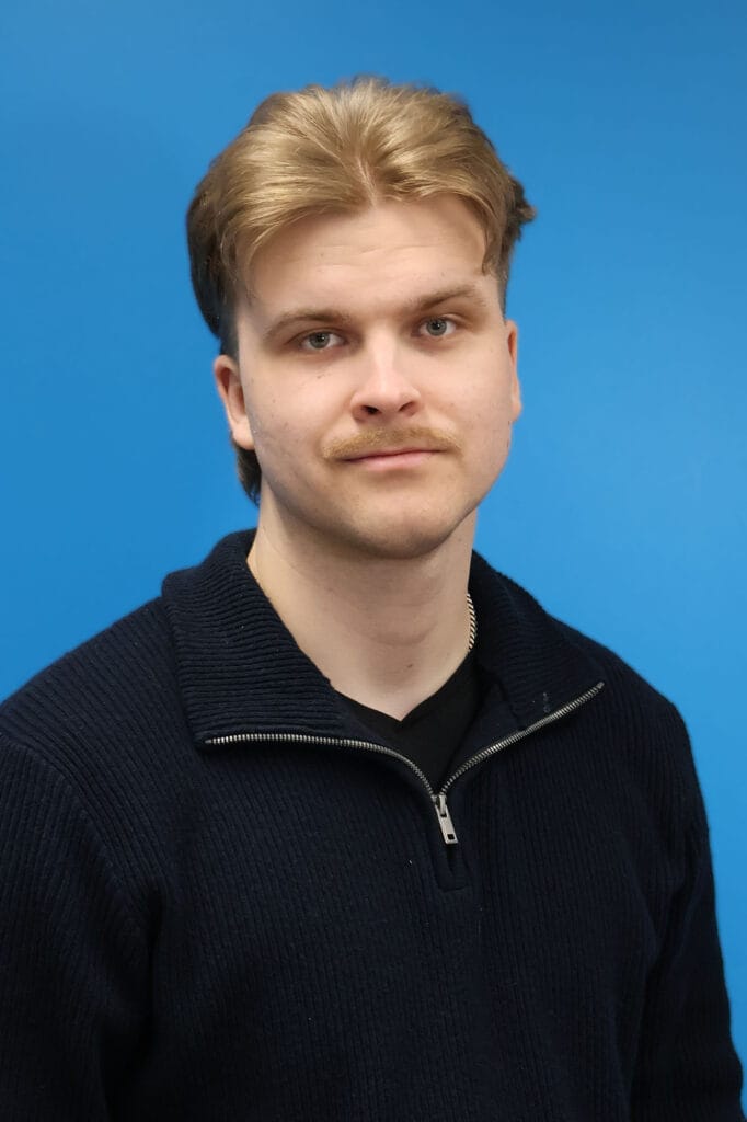 Tehdenin tekninen asiakastuki Linus Virkki.