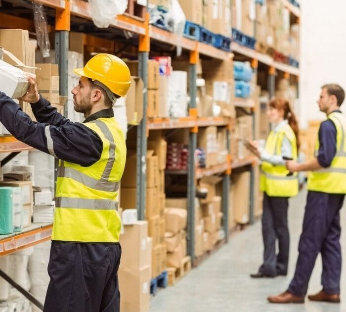 Tukkukaupan ERP auttaa pitämään varaston ja katteet kunnossa.